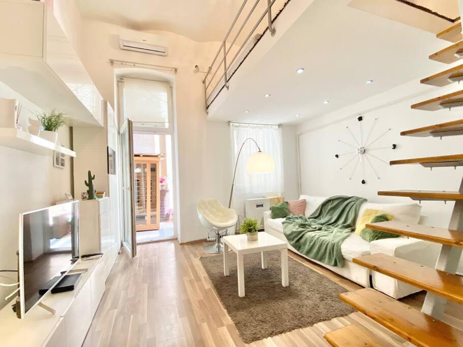 Stay Cool! Apartment With Sauna And Private Garden Boedapest Buitenkant foto