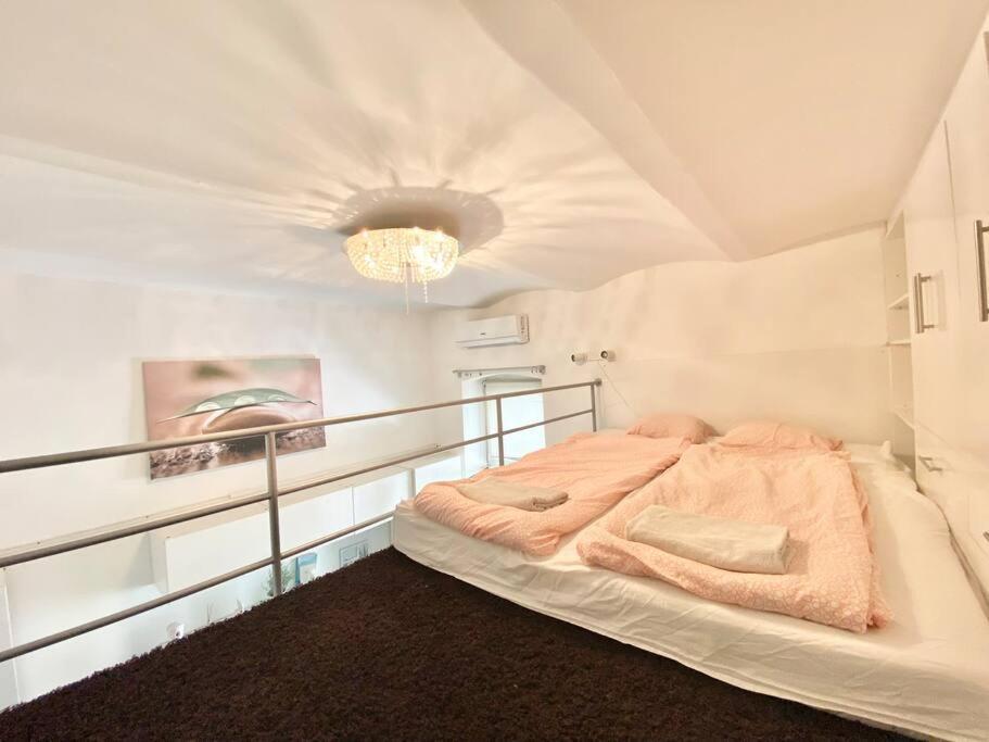 Stay Cool! Apartment With Sauna And Private Garden Boedapest Buitenkant foto